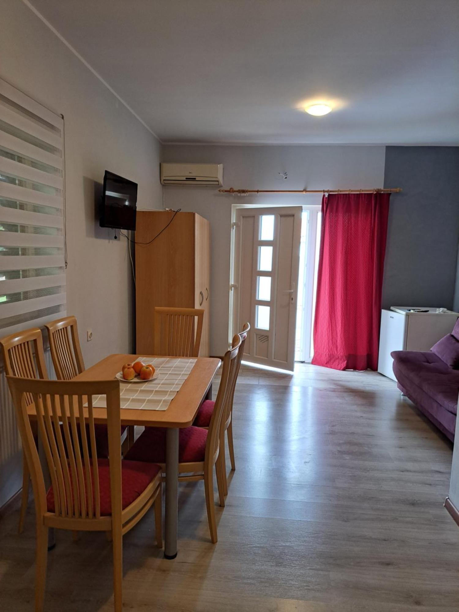Sobe Apartmani Svitlana Сукошан Экстерьер фото