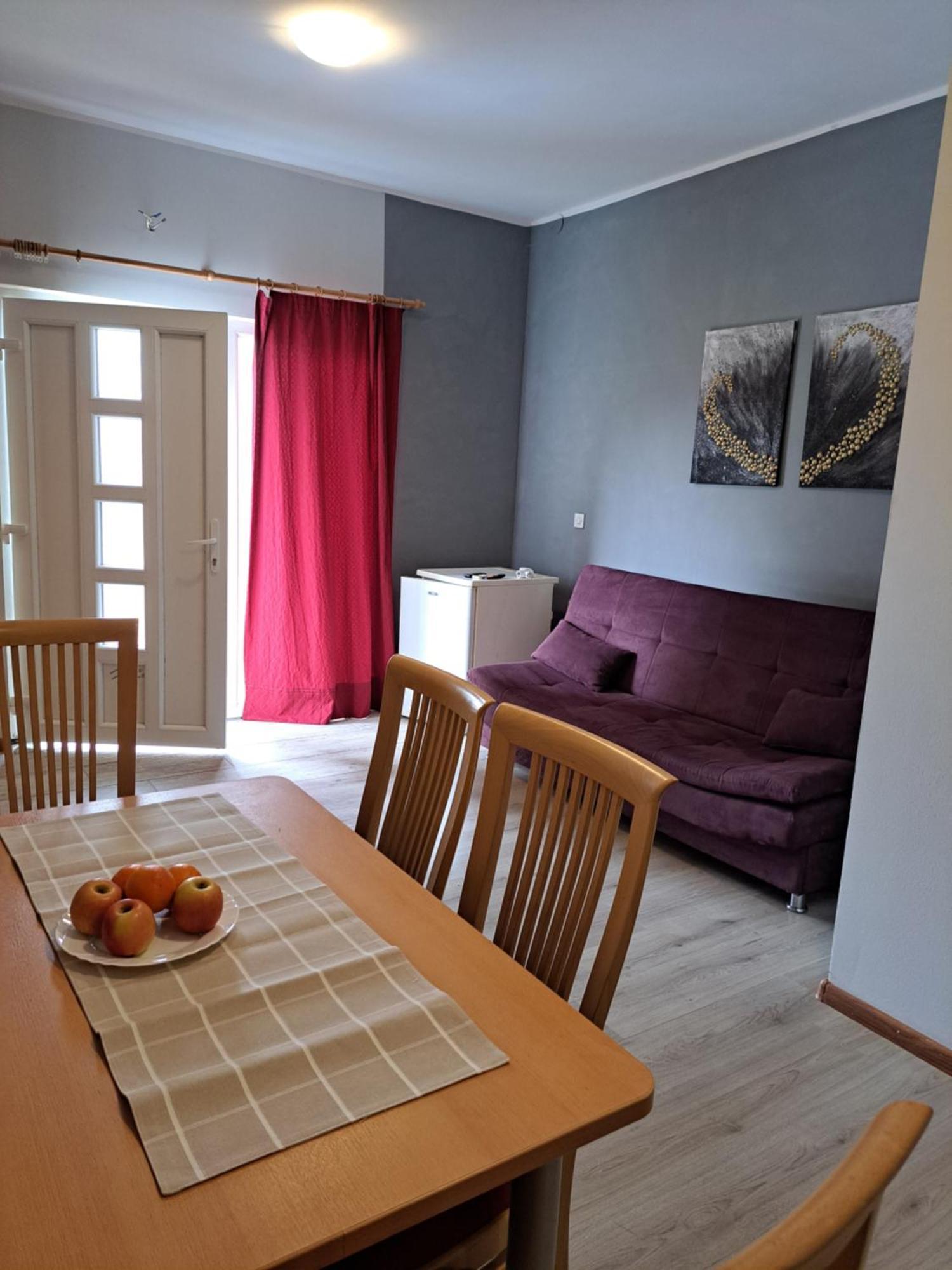 Sobe Apartmani Svitlana Сукошан Экстерьер фото
